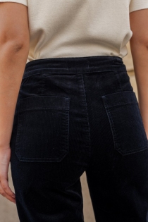 Pantalon &agrave; pont Victorine Velours marine pi&egrave;ce mode raffin&eacute;e pour l'hiver