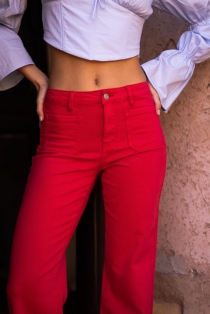 Pantalon wide leg rouge pi&egrave;ce mode fluide et audacieuse