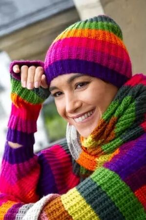 Bonnet rainbow pi�ce mode � l'esth�tique originale