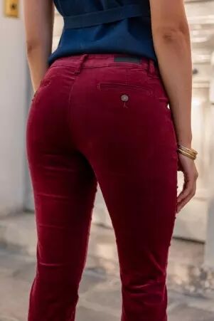 Pantalon chino velours Bordeaux v�tement f�minin textur� et �l�gant