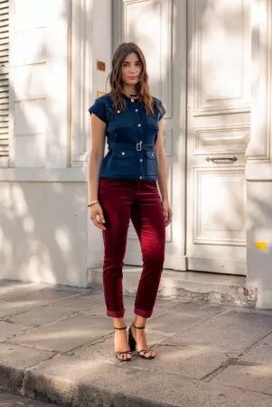 Pantalon chino velours Bordeaux v�tement f�minin textur� et �l�gant
