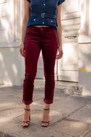 Pantalon chino velours Bordeaux v�tement f�minin textur� et �l�gant