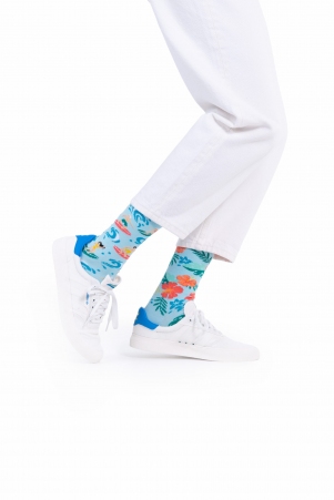 Chaussettes deparaill�es Aloha vibes �l�ment mode � l'esth�tique actuelle