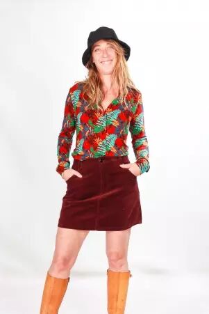 Jupe-short velours grosses c�tes Bordeaux lie-de-vin pi�ce mode chaude et �l�gante