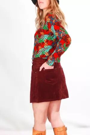 Jupe-short velours grosses c�tes Bordeaux lie-de-vin pi�ce mode chaude et �l�gante