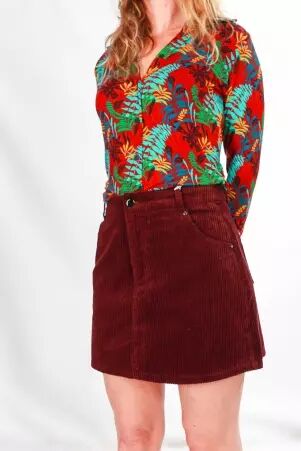 Jupe-short velours grosses c�tes Bordeaux lie-de-vin pi�ce mode chaude et �l�gante