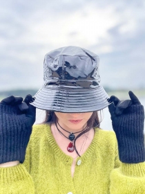 Bob reversible marine cr&eacute;ation au caract&egrave;re artistique affirm&eacute;