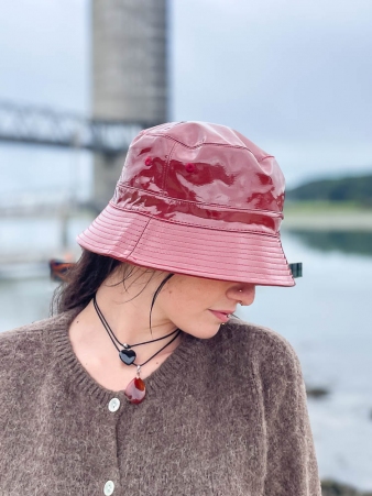 Bob reversible bordeaux pi�ce originale au style expressif