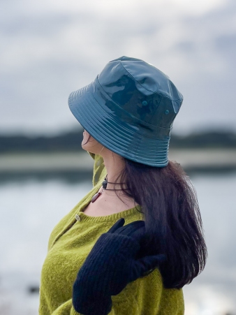 Bob reversible bleu petrol � l'allure cr�ative et actuelle