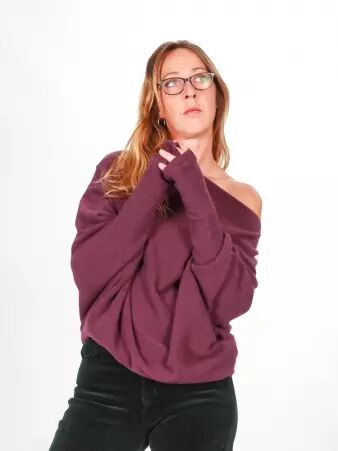 Sweat asymetrique touch� cachemire bordeaux sweat bordeaux moderne coupe originale