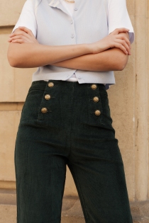 Pantalon &agrave; pont Victorine Velours vert sapin v&ecirc;tement f&eacute;minin &agrave; la teinte foresti&egrave;re