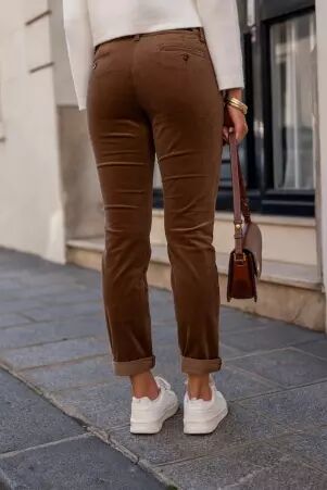 Pantalon chino velours Marron v�tement f�minin doux et structur�