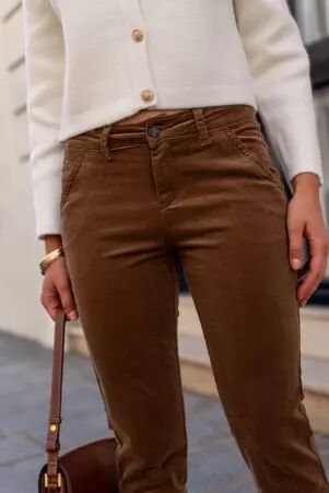 Pantalon chino velours Marron v�tement f�minin doux et structur�