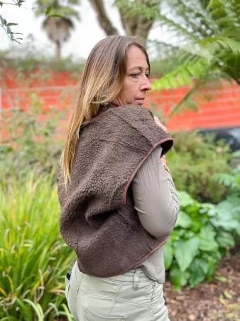 Gilet sherpa sans manche marron v�tement en tricot � la coupe confortable et au style contemporain � l'allure chic