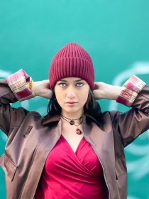 Bonnet &agrave; revers bord cotes rouge fonc&eacute; bonnet mode &agrave; l'esprit streetwear