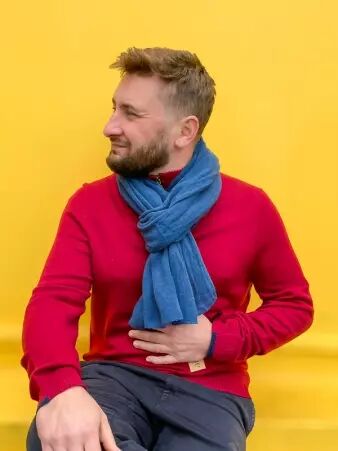 Echarpe Bleu petrol cr�ation textile � l'identit� forte et � la ligne actuelle