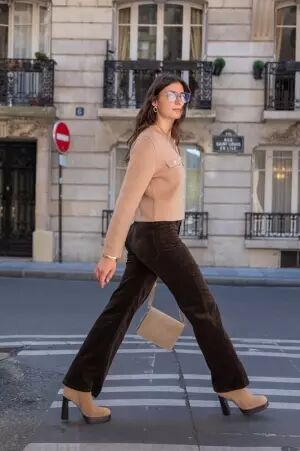 Pantalon wide leg velours chocolat pantalon large velours chocolat au tomb� fluide