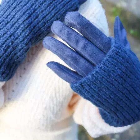 Gant su�dine + mitaines bleu fonc� pi�ce contemporaine � la silhouette harmonieuse et structur�e