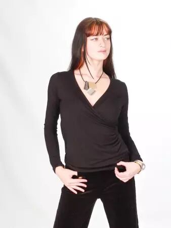 Top cache coeur noir top fluide noir coupe f�minine