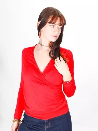 Top cache coeur rouge top boh�me rouge coupe flatteuse