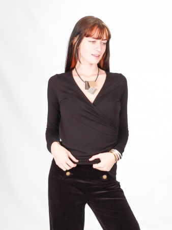 Top cache coeur noir top fluide noir coupe f�minine