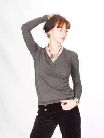 Top cache coeur gris chine top �l�gant gris chin� intemporel