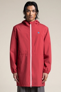 Imperm&eacute;able mixte en polyester recycl&eacute; se transforme en sac Amelot cerise