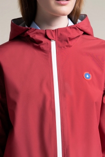 Imperm&eacute;able mixte en polyester recycl&eacute; se transforme en sac Amelot cerise