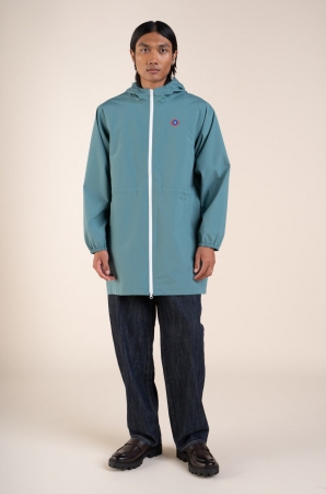 Imperm�able mixte en polyester recycl� se transforme en sac Amelot emeraude