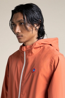 Imperm&eacute;able mixte en polyester recycl&eacute; se transforme en sac Amelot ginger