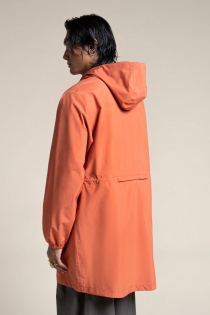 Imperm&eacute;able mixte en polyester recycl&eacute; se transforme en sac Amelot ginger