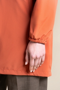 Imperm&eacute;able mixte en polyester recycl&eacute; se transforme en sac Amelot ginger