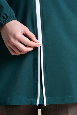 Imperm�able mixte en polyester recycl� se transforme en sac Amelot sapin