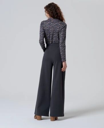 Pantalon avec d�tail � la ceinture Gris