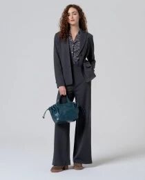 Pantalon avec d&eacute;tail &agrave; la ceinture Gris