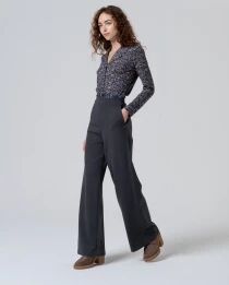 Pantalon avec d&eacute;tail &agrave; la ceinture Gris