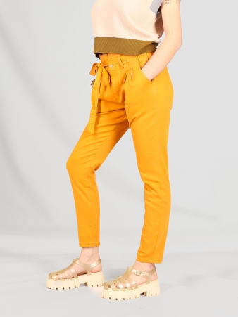 Pantalon slim ceinture moutarde