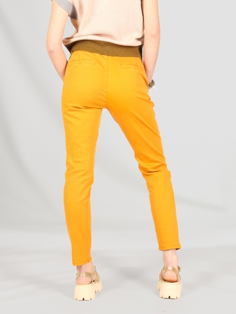 Pantalon slim ceinture moutarde