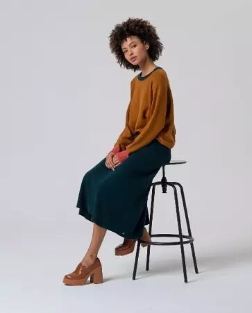 Pull � col rond avec contrastes de couleur Camel