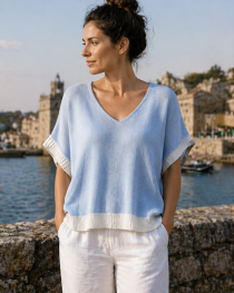 Pull carr&eacute; tricolor bleu ciel