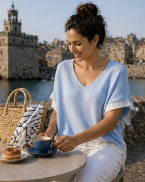 Pull carr&eacute; tricolor bleu ciel