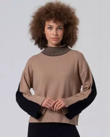 Pull col montant avec contrastes de couleur Beige