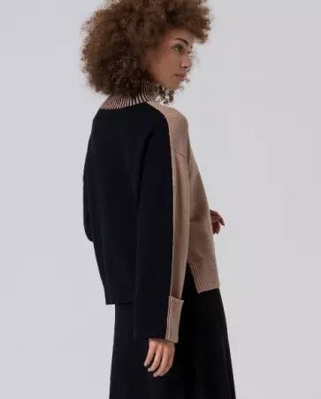 Pull col montant avec contrastes de couleur Beige
