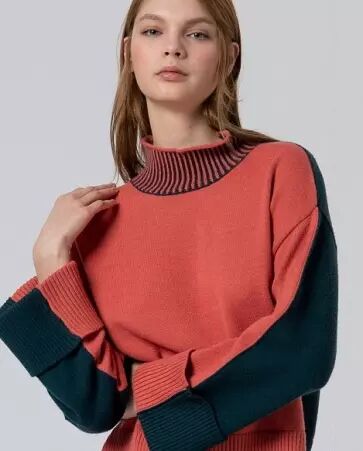 Pull col montant avec contrastes de couleur Terracotta