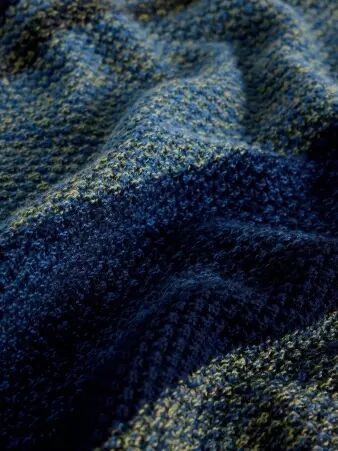 Pull twisted colors