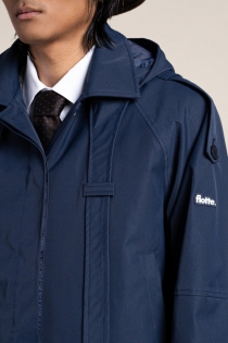 Trench court &agrave; capuche et lani&egrave;res longues Tuileries indigo