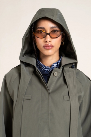 Trench court � capuche et lani�res longues Tuileries kaki