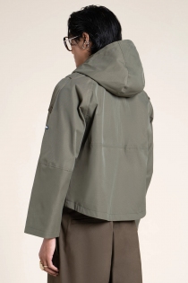 Trench court &agrave; capuche et lani&egrave;res longues Tuileries kaki