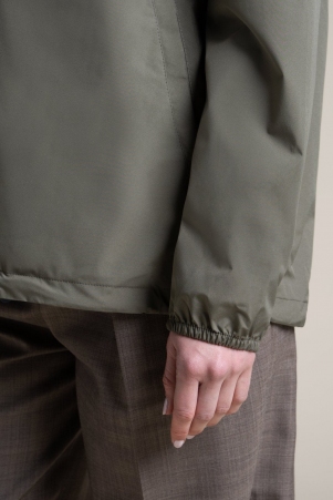 Veste imperm�able court en tissu 100% recycl� Passy kaki